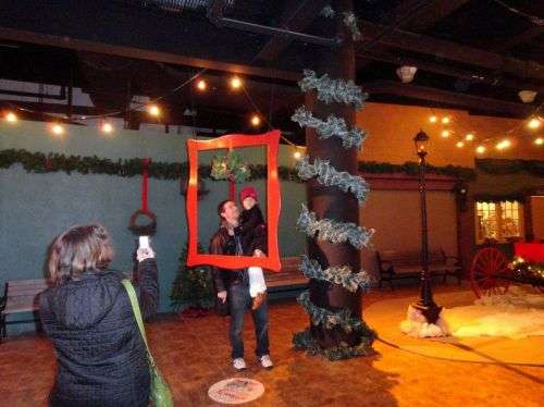 Red_pictureframe_resized.jpg