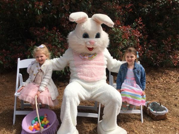 Kids and the Easter Bunny at Broad Bay Country Club in Virginia Beach Kids and the Easter Bunny at Broad Bay Country Club in Virginia Beach